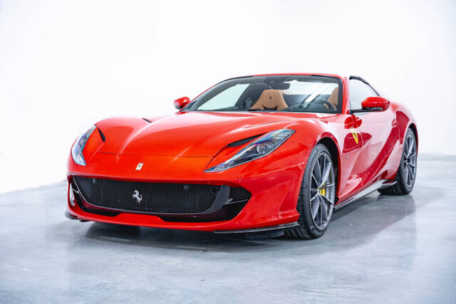 Image 1/46 of Ferrari 812 Competizione A (2022)