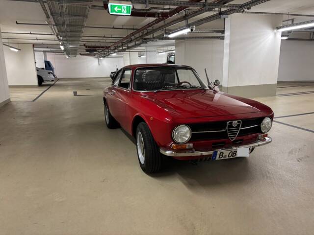 Image 1/33 of Alfa Romeo Giulia 1600 GT Junior (1972)