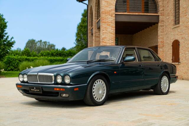 Bild 1/50 von Jaguar XJ6 3.2 (1995)