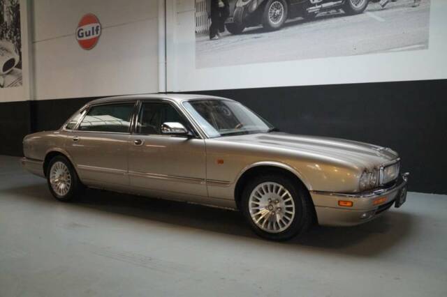 Image 1/41 of Jaguar XJ 8 4.0 Executive (1996)