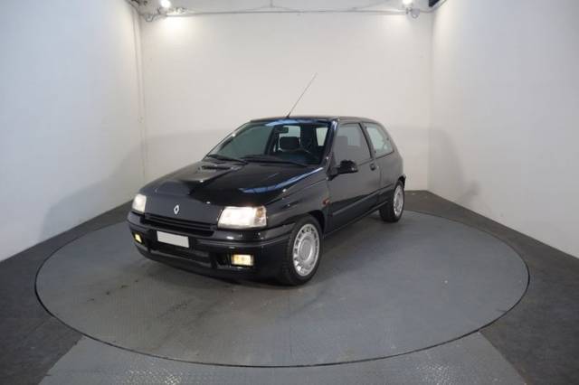 Image 1/9 de Renault Clio I 1.8 16V (1990)
