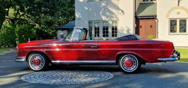 Image 1/44 of Mercedes-Benz 220 SE b (1962)