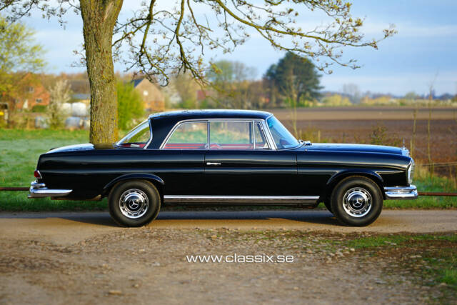 Afbeelding 1/27 van Mercedes-Benz 220 SE b (1964)