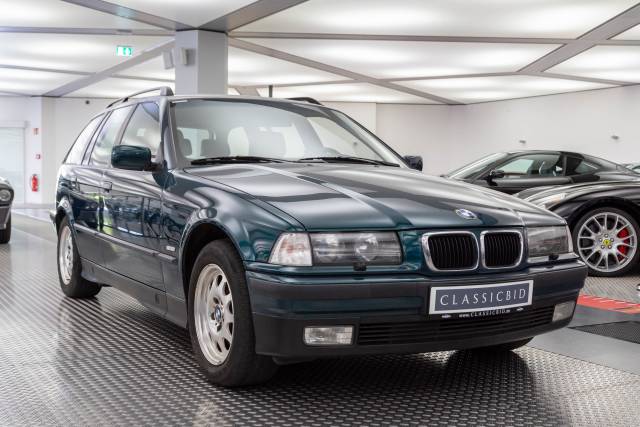 Bild 1/30 von BMW 320i Touring (1998)