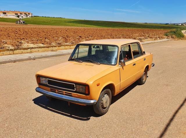 Immagine 1/9 di SEAT 124 (1978)