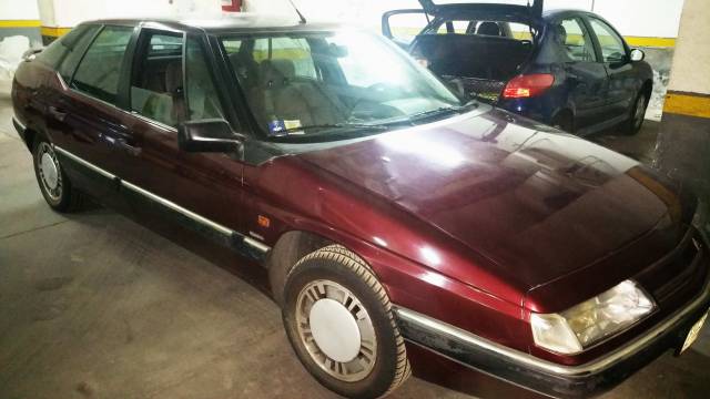 Presence of a dent in the bonnet.