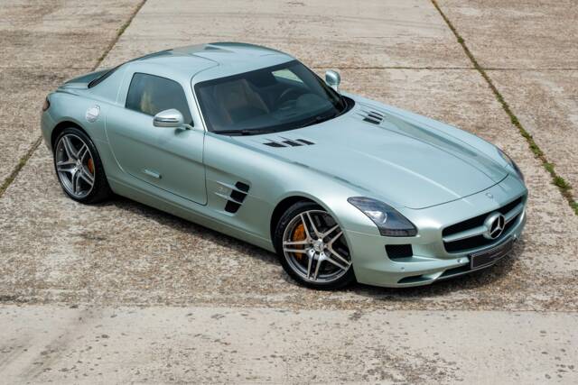 Image 1/58 of Mercedes-Benz SLS AMG (2010)