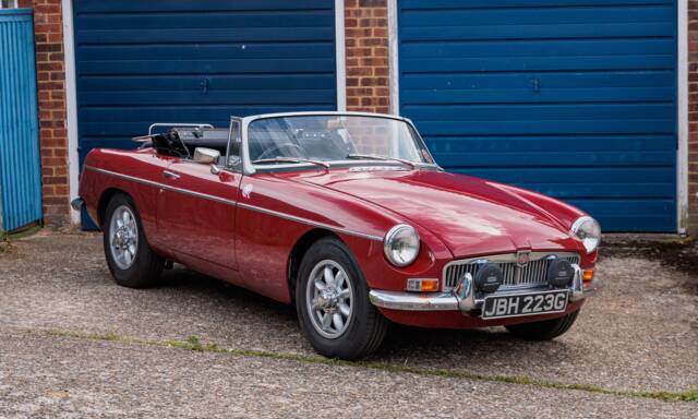 Image 1/25 of MG MGB V8 (1969)