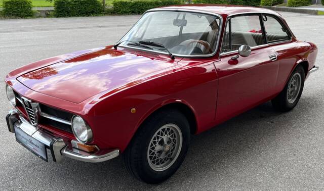Imagen 1/13 de Alfa Romeo Giulia 1600 GT Junior (1973)
