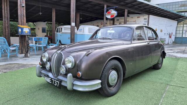 Bild 1/76 von Jaguar Mk II 2.4 (1963)