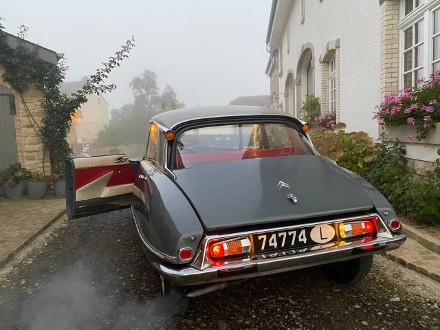 Immagine 1/15 di Citroën DS 19 Pallas (1965)