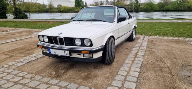 Immagine 1/19 di BMW 325i (1987)