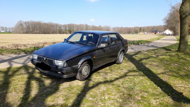 Image 1/15 de Alfa Romeo 75 2.0 Twin Spark (1987)