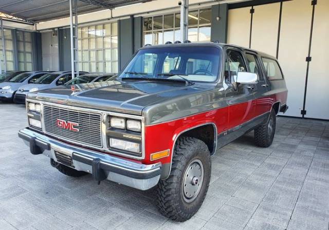 Image 1/8 of GMC Suburban Sierra (1991)
