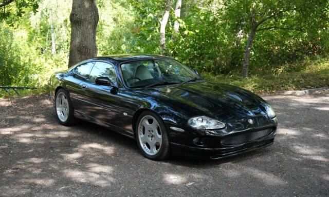 Image 1/50 of Jaguar XKR (1998)