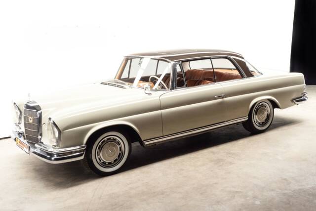 Imagen 1/54 de Mercedes-Benz 220 SE b (1963)