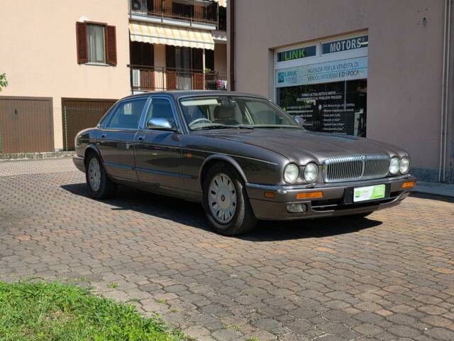 Imagen 1/50 de Daimler Six (1995)