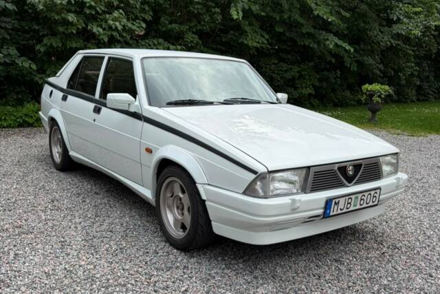 Immagine 1/8 di Alfa Romeo 75 1.8 Turbo (1986)