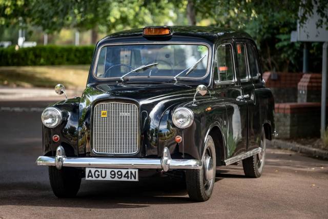 Image 1/8 of Austin FX 4 D London Taxi (1974)
