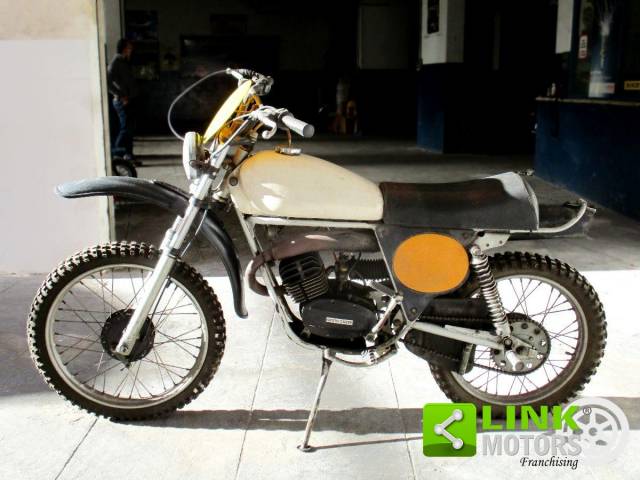 Image 1/24 de Moto Guzzi DUMMY (1976)