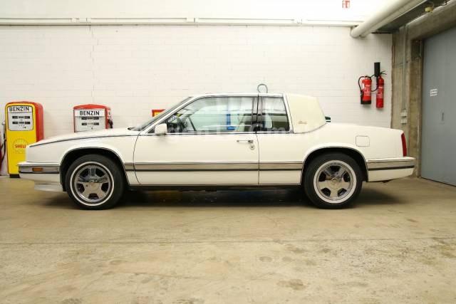 Image 1/12 de Cadillac Eldorado Biarritz (1990)