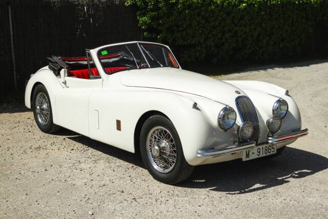 Image 1/37 of Jaguar XK 120 OTS (1952)