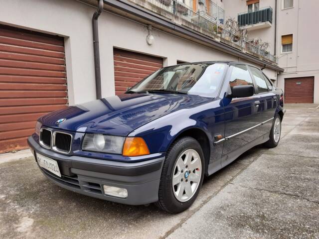 Bild 1/8 von BMW 318i (1992)