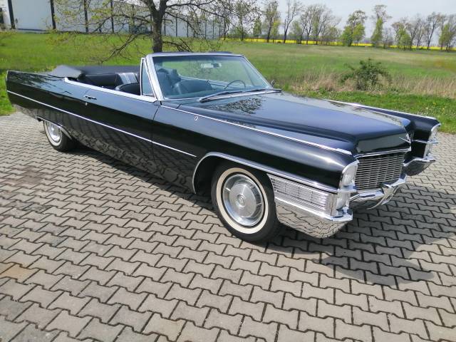 Image 1/29 of Cadillac DeVille Convertible (1965)