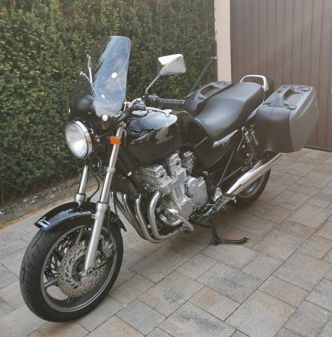 Honda CB 750 RC 42 – YOUNGTIMER – 3. Hand – Garagenfahrzeug EZ 05/1995, 27.733 km, 54 kW (73 PS), 747 cm³