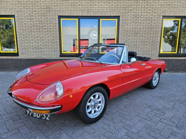 Image 1/8 de Alfa Romeo Spider Veloce 2000 (1974)