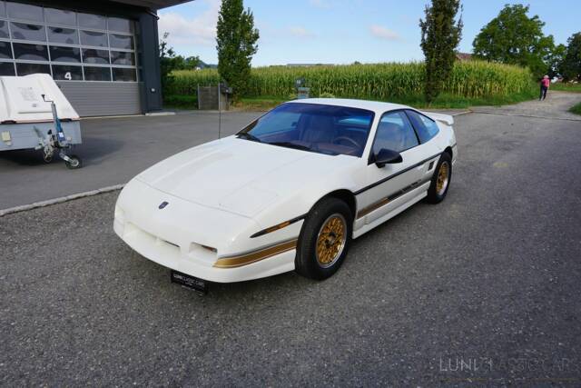 Image 1/70 of Pontiac Fiero GT (1988)