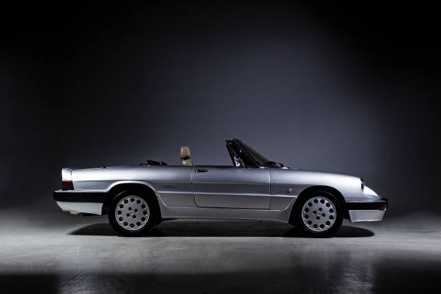 Image 1/36 of Alfa Romeo 2.0 Spider (1990)