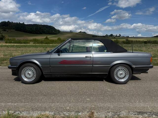 Bild 1/13 von BMW 320i (1990)