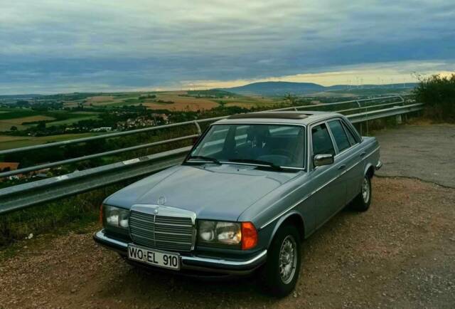 Image 1/26 of Mercedes-Benz 280 E (1982)