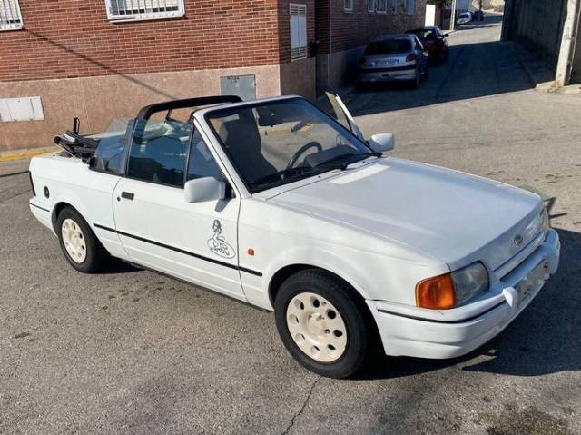 Bild 1/9 von Ford Escort XR3i (1989)