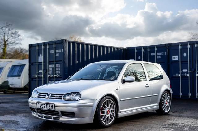 Image 1/8 de Volkswagen Golf IV 1.8T GTI (2002)