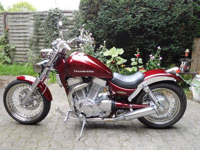 Image 1/5 de Suzuki VS 800GL Intruder (1995)