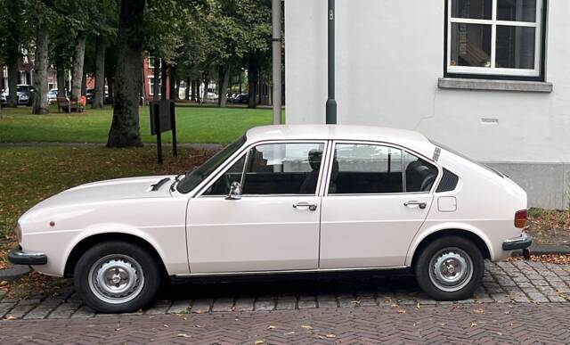 Imagen 1/21 de Alfa Romeo Alfasud 1.3 Super (1979)