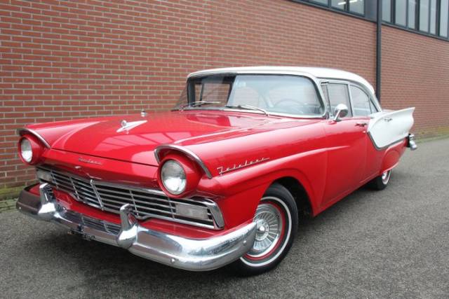 Bild 1/9 von Ford Fairlane Club Sedan (1957)