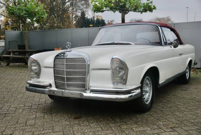 Image 1/9 de Mercedes-Benz 250 SE (1968)