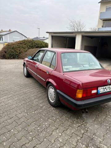 Bild 1/4 von BMW 320i (1987)