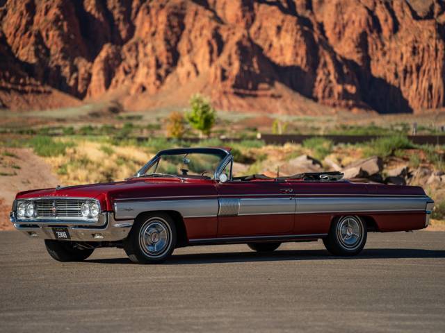 Bild 1/50 von Oldsmobile 98 Starfire (1962)