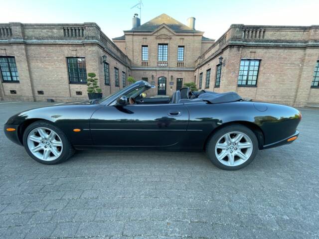 Imagen 1/46 de Jaguar XK8 4.0 (1997)