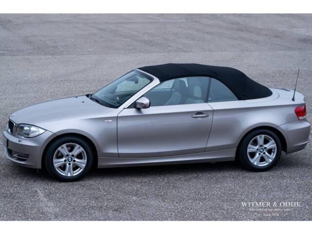 Image 1/33 de BMW 118i (2010)