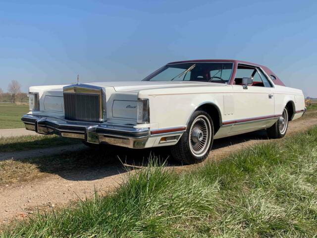 Image 1/8 de Lincoln Continental Mark V (1977)