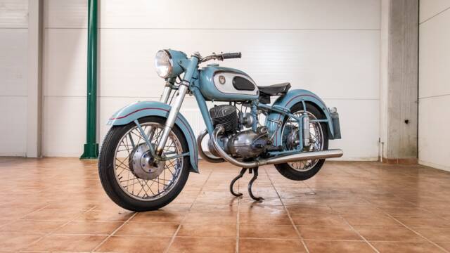 Image 1/12 de Victoria KR 26 N (1954)