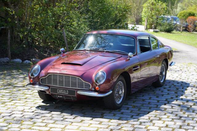 Image 1/12 of Aston Martin DB 6 Vantage (1967)