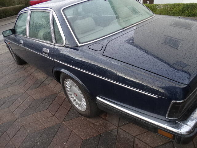 Image 1/9 of Jaguar XJ12 6.0 (1993)