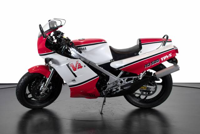 Image 1/27 de Yamaha DUMMY (1984)