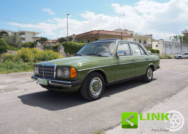Bild 1/10 von Mercedes-Benz 240 D (1982)